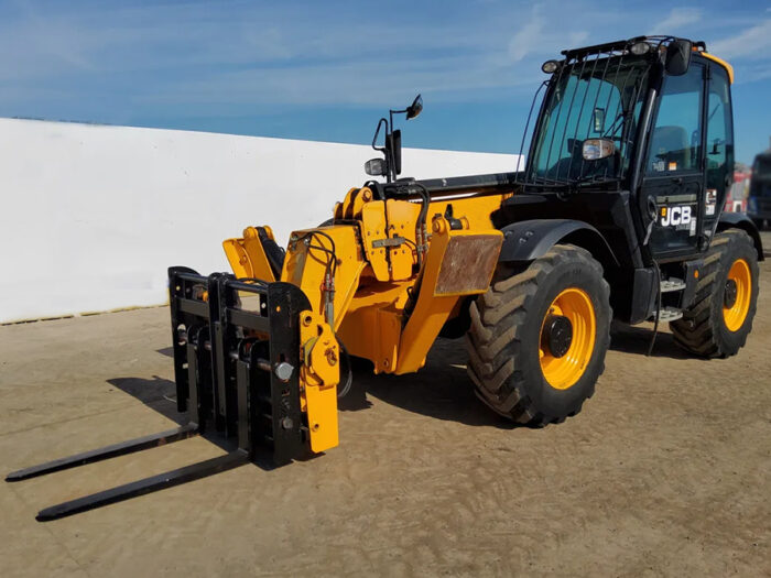 Teleskopický manipulátor JCB 535-125 HI-VIZ